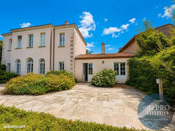 Propriété 7 pièces 214 m²