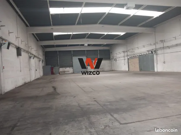 Local 1200 m² Saint-Ouen-l'Aumône
