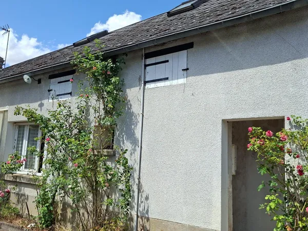 Fermette, dépendances, grand terrain constructible