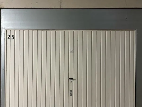 Garage BOX fermé - PMR - 16,6m2