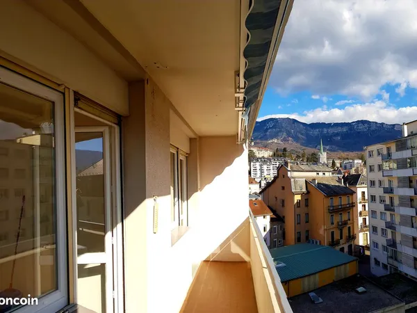 Appartement T3 en dernier étage avec balcon - Libre immédiatement - Aix-les-Bains