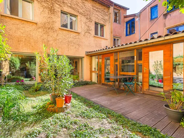 VIEUX LYON - Duplex familial avec jardins au calme