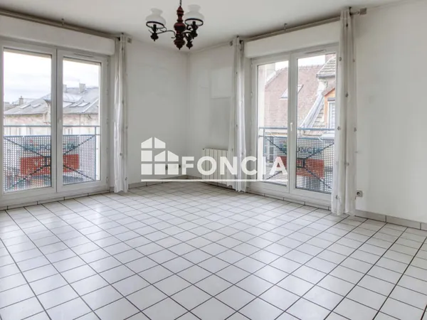 APPARTEMENT T3 DE 60 M2 AVEC PLACE DE PARKING - PLEIN CENTRE VILLE