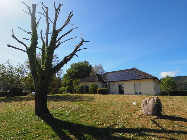 Proche Giromagny, propriété dans un parc de 3554 m2 sans vis