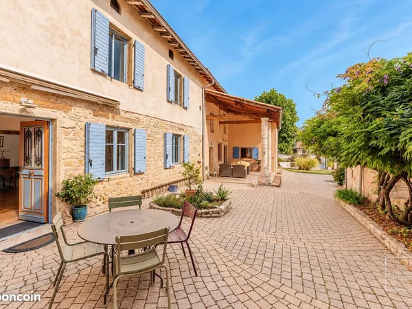 Maison 7 pièces 252 m²