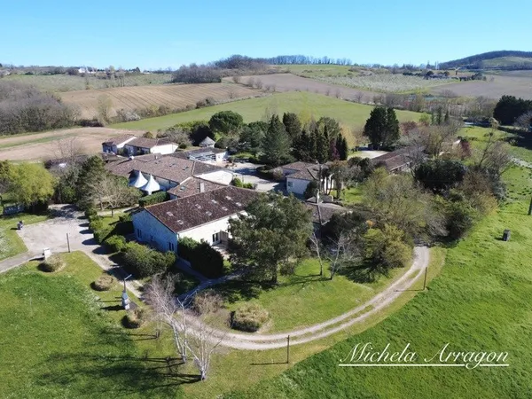 Domaine touristique / village vacances à vendre - 25 gîtes indépendants - restaurant - piscine - spa