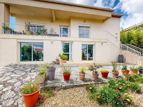 Maison 6 pièces 220 m²