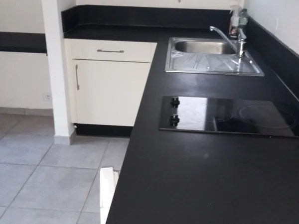 À LOUER À L'ANNÉE - Appartement 20 m² avec extérieur et parking