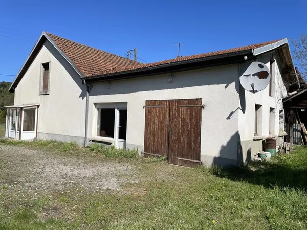 Maison plain pied, garage, atelier, grd terrain plat.