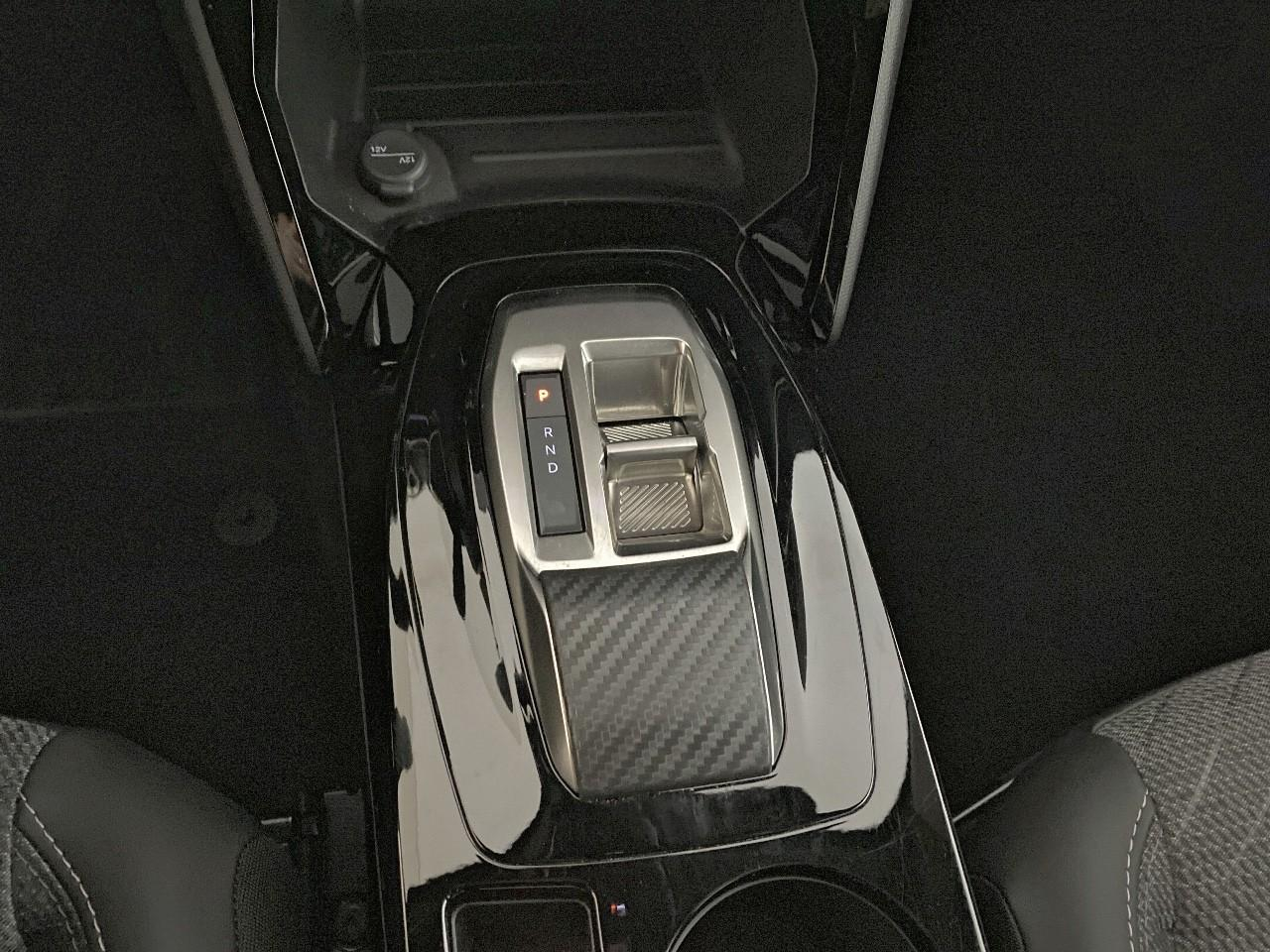 Peugeot 2008 hybrid 145 ch e-dcs6 allure — photo 17