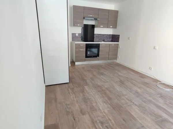 Studio rénové, centre ville