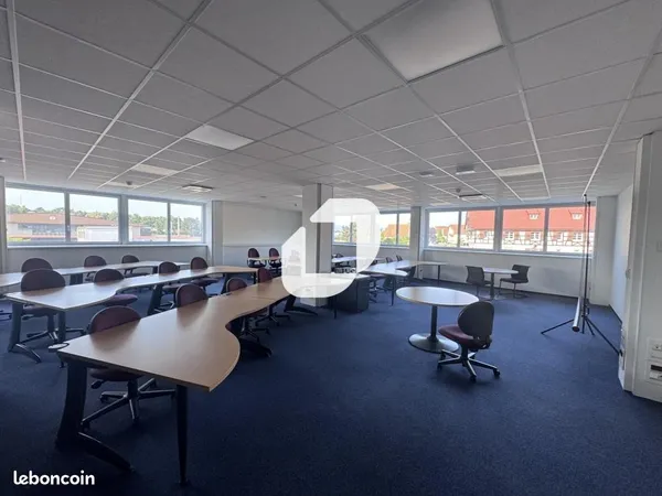 Bureaux 2 800 m²