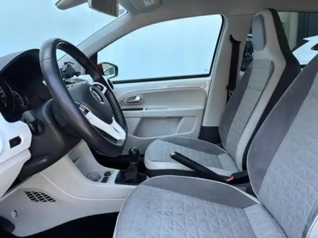 Volkswagen Up ! 1.0 90ch bluemotion technology ! beats audio 5p — photo 13
