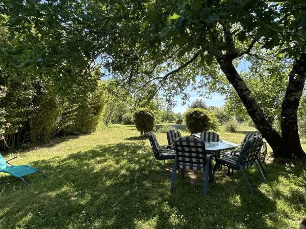 Opportunité rare à St Saturnin, charme en pierre, grand terr