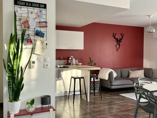 T2 meublé - climatisation - rez-de-jardin avec terrasse, garage & 1 place de parking - Bourg les Val
