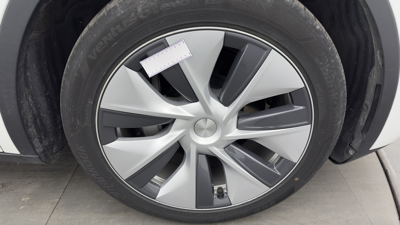 Tesla MODEL Y Long Range RWD — photo 36