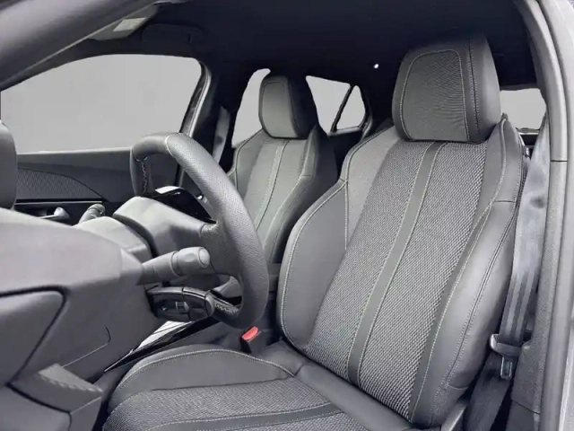 Peugeot 2008 hybrid 145 e-dcs6 — photo 31