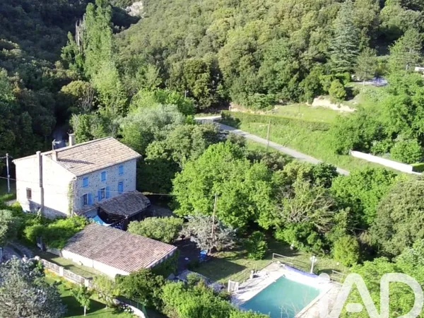 Propriété 8 pièces 272 m²