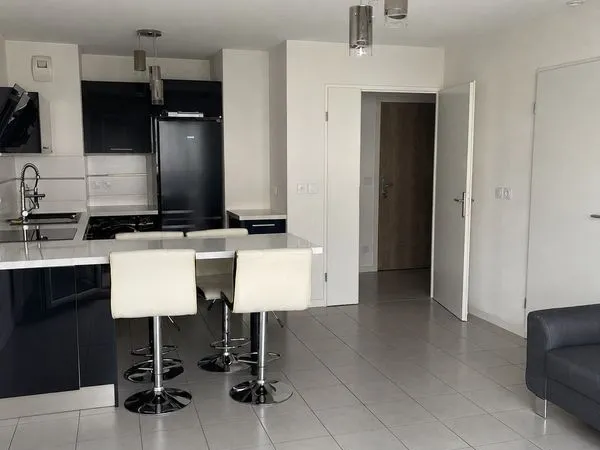 T2 meublé de 41 m² avec terrasse et garage 3eme étage
