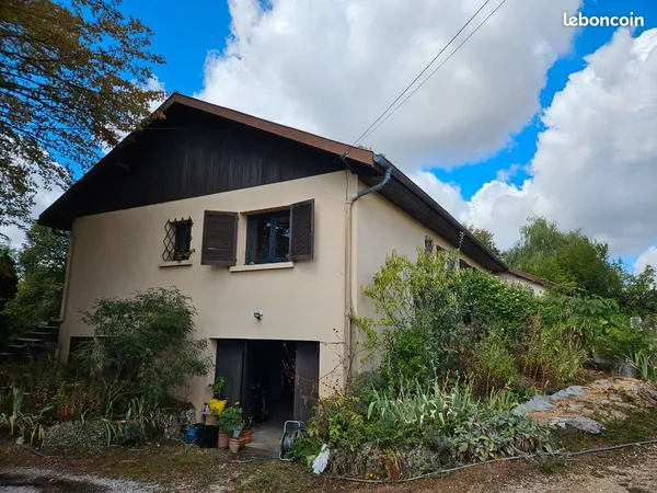 Maison 5 pièces 104m2 16 ares cadre verdoyant