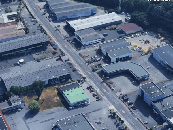 Local commercial 860 m²