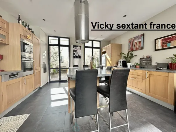Maison 8 pièces 213 m²