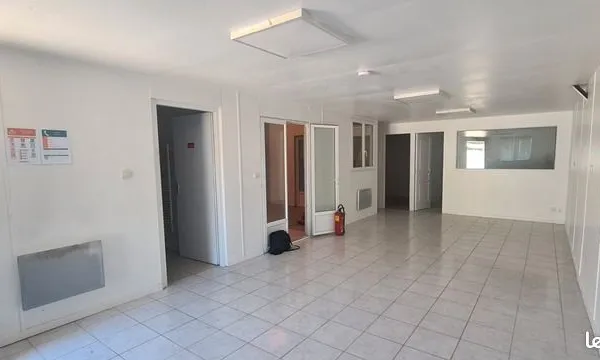 Bureau 180 m²