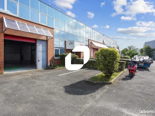 Local d'activité 820 m²
