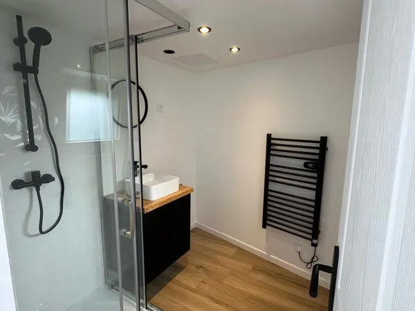 Maison rénovée dans rue calme du faubourg d'Isle