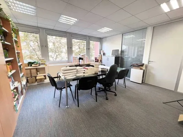 Bureaux 944 m²