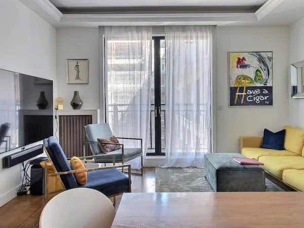 Location meublée- Paris 75008 - 72 m²- 2 chambres - 6 500 - Avenue Montaigne