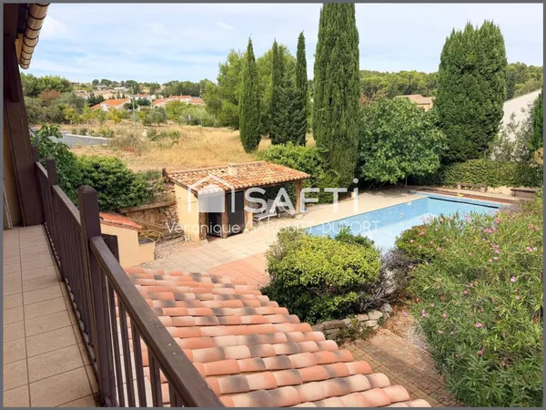 Maison à rénover avec piscine sur terrain de 2150 m2