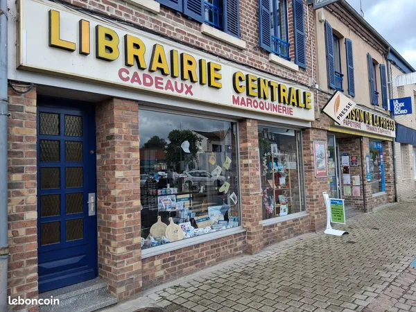 Local 266 m² Rue