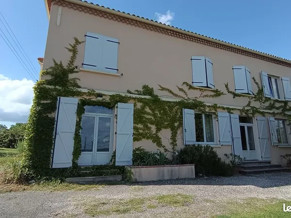 Maison 10 pièces 251 m²