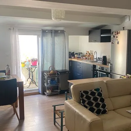 T2 rénové avec terrasse, centre ville La Ciotat