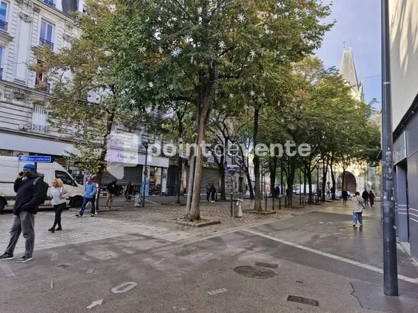 Local commercial 64 m²