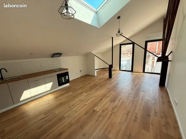 Superbe studio 28m² esprit LOFT avec climatisation + place de parking