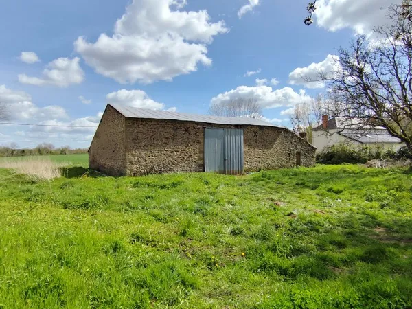 Rare - Grange ancienne en pierre de 260 m² à fort potentiel sur 2600 m² de terrain