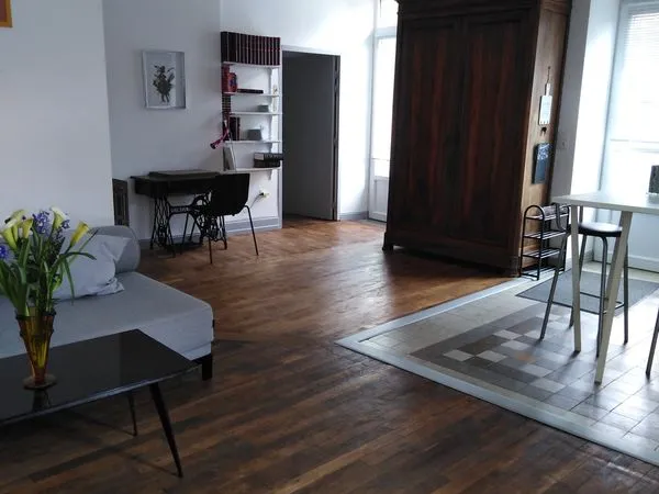 Vends 81 m² habitables + 35 m² de terrasses + 52 m² annexes + parking