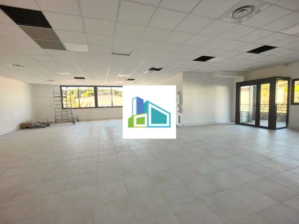 LOCAL PROFESSIONNEL À LOUER ENVIRON 144m2 LA CIOTAT (13600)