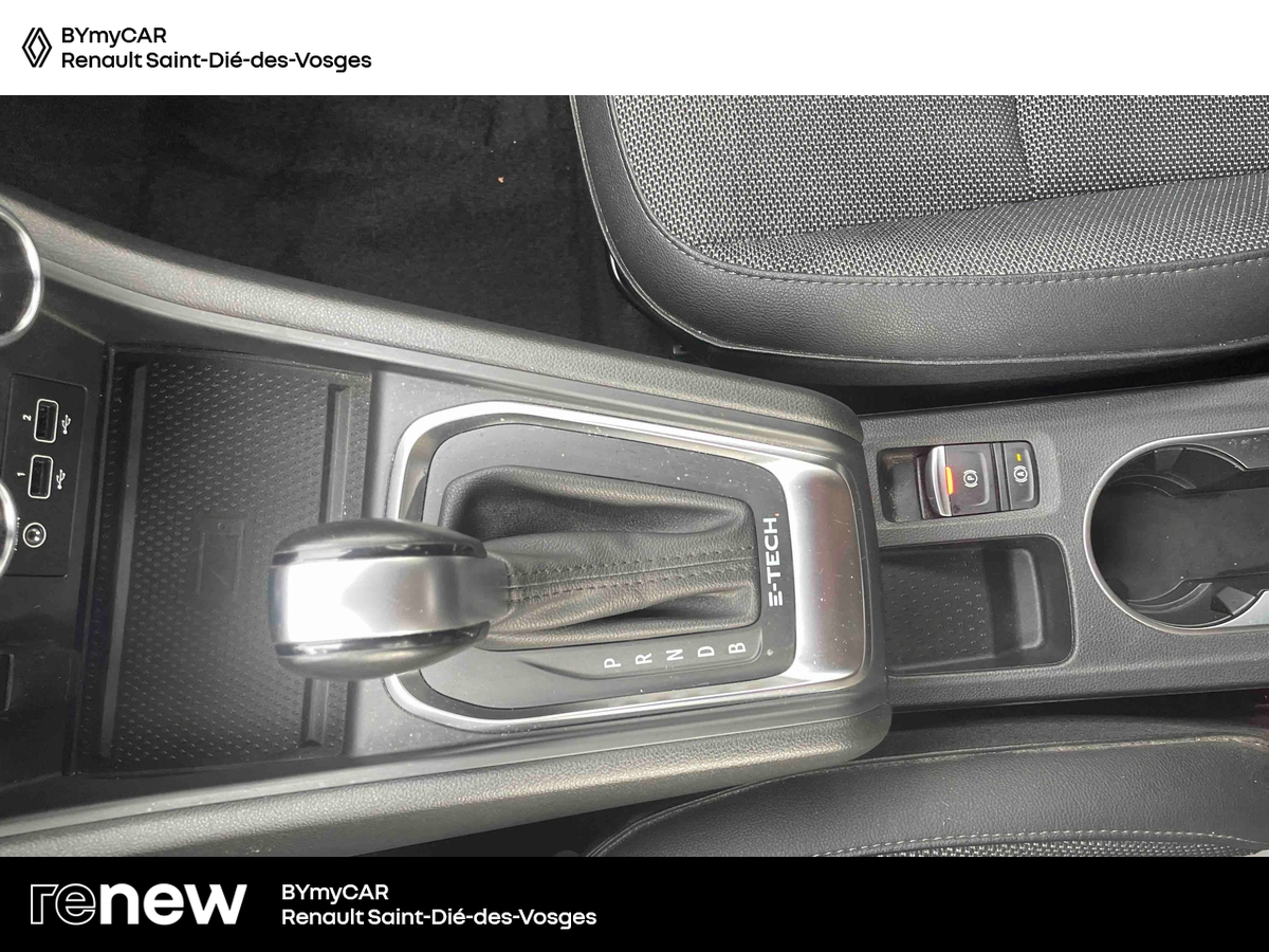 Renault Captur E-Tech 145 — photo 22