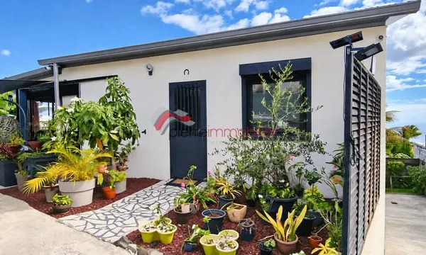 MONT-VERT-LES-BAS VILLA F4 AVEC PISCINE, VARANGUE ET GRAND