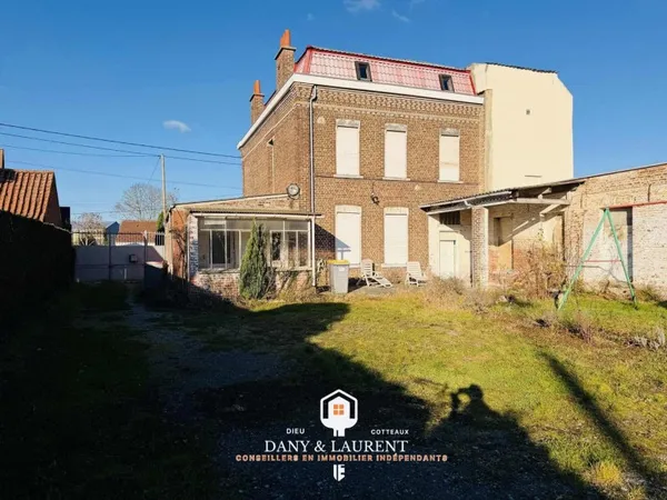 Maison de maître avec un potentiel de prés de 400m² exploitable