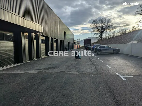 LOCAL D'ACTIVITE 90 m² POISY