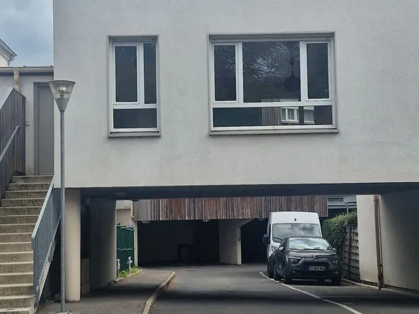 Un duplex avec son entrée privative, qui se vit comme une maison : 87 m² au sol, deux chambres, stat