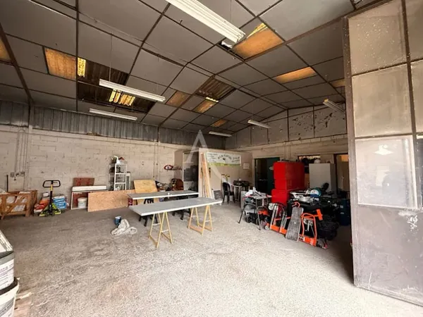 Bureau 250 m²