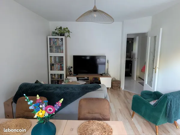 T2 lumineux de 47 m² avec 2 terrasses 14 et 6 m², cave et parking privatifs - Nantes (44300)