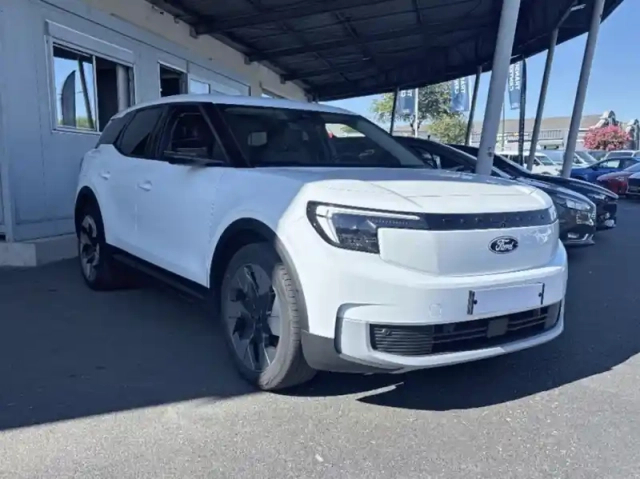 Ford Explorer 170ch standard range 52kwh pack premium rwd — photo 12
