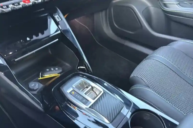 Peugeot 2008 hybrid 145 e-dcs6 — photo 69