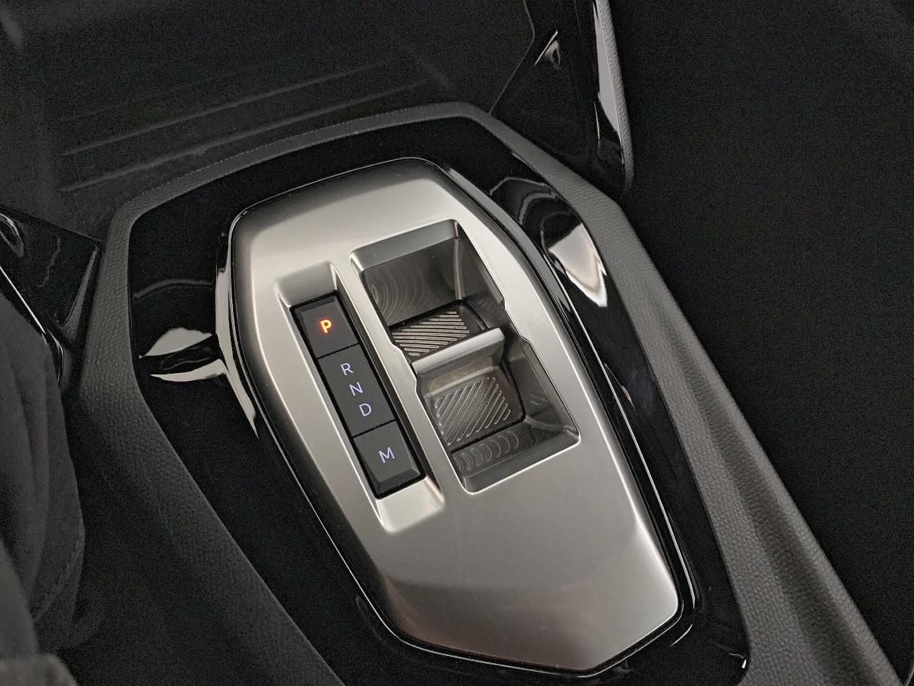 Peugeot 2008 hybrid 145 ch e-dcs6 style — photo 15